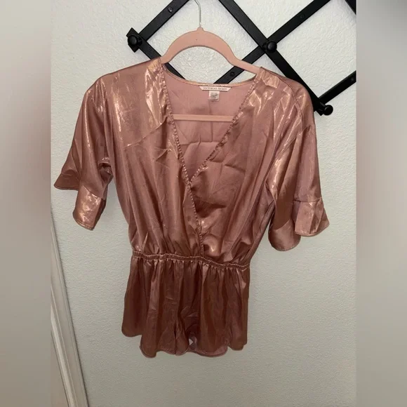 Victorias Secret Rose Gold Satin Wrap Pajama Romper Short Sleeve Small Sleep - Picture 2 of 5